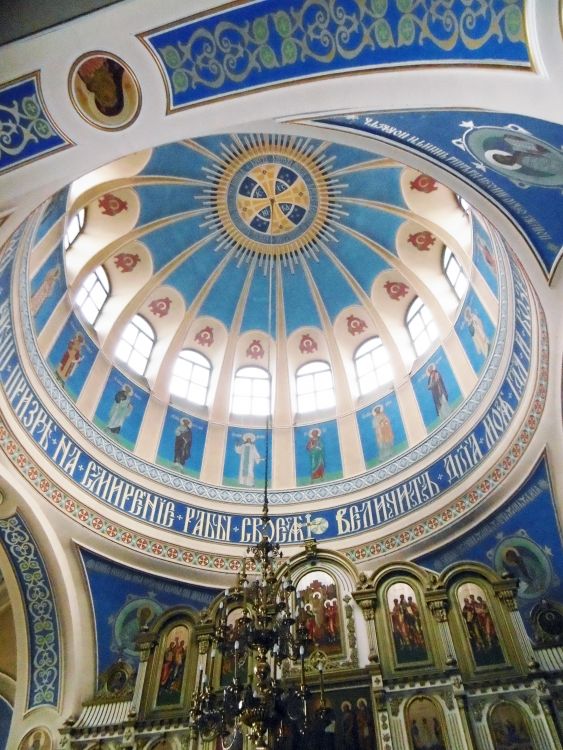 Кафедральный собор Успения Пресвятой Богородицы, Махачкала (Махачкала, город, Республика Дагестан). интерьер и убранство, Роспись купола основного объема собора