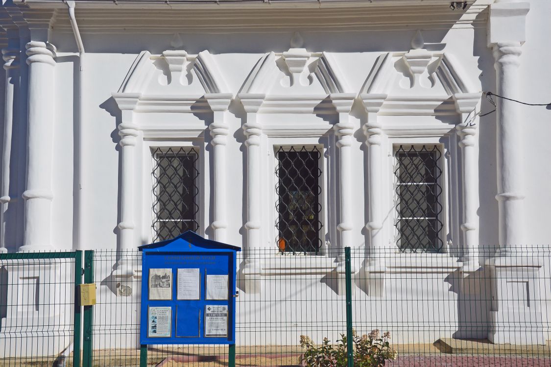 Церковь Благовещения Пресвятой Богородицы, Курилово (Жуковский район, Калужская область). архитектурные детали, Трапезная