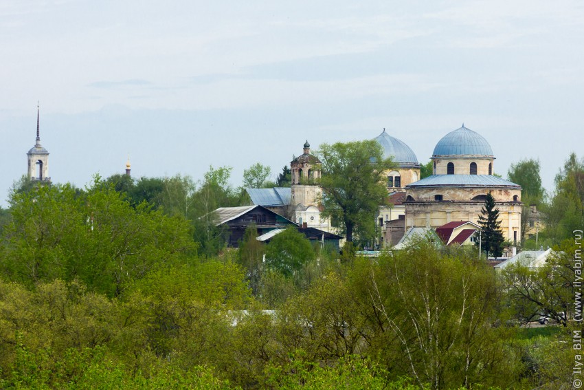 Торжок. Воскресенский женский монастырь. общий вид в ландшафте