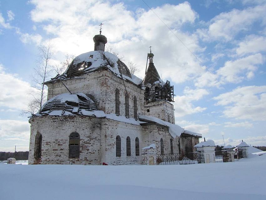 Церковь Воздвижения Креста Господня, Бондюг (Чердынский район, Пермский край). фасады, вид с северо-востока
