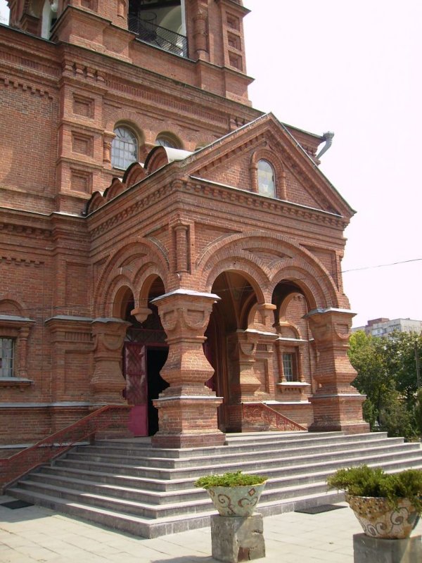 Собор Троицы Живоначальной, Краснодар (Краснодар, город, Краснодарский край). архитектурные детали, Главный  вход  в  собор  с  западной  стороны