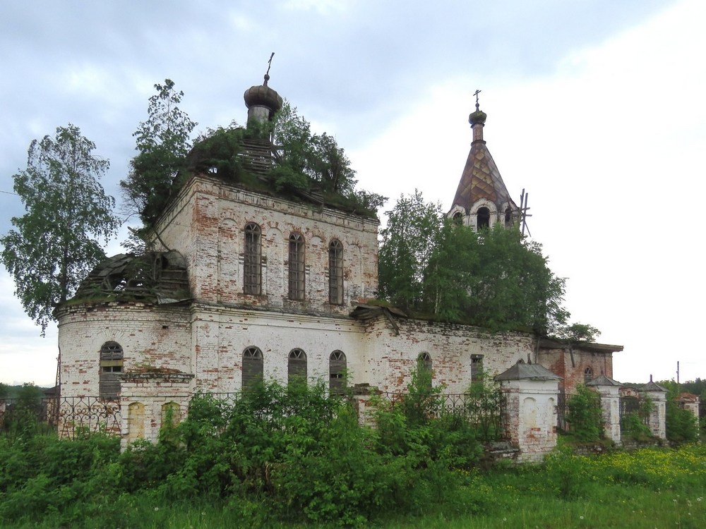Церковь Воздвижения Креста Господня, Бондюг (Чердынский район, Пермский край). фасады