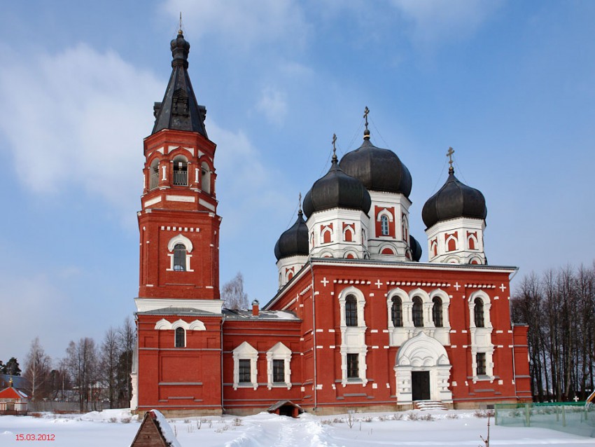 Александро-Невский монастырь. Церковь Александра Невского, Маклаково (Талдомский городской округ и г. Дубна, Московская область). общий вид в ландшафте