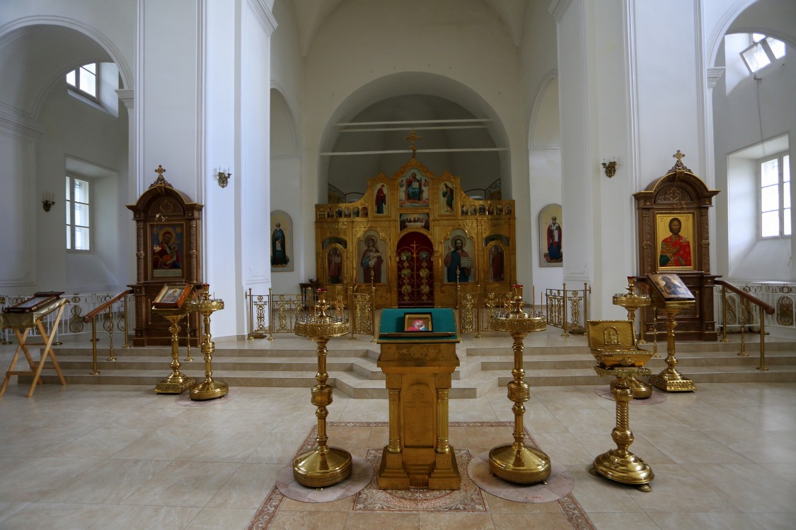 Александро-Невский монастырь. Церковь Александра Невского, Маклаково (Талдомский городской округ и г. Дубна, Московская область). интерьер и убранство,  Интерьер основного объёма