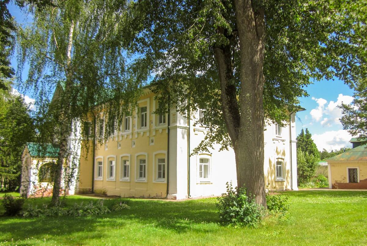 Троицкий Александро-Невский монастырь, Акатово (Клинский городской округ, Московская область). фасады, Келейный корпус, кон. XIX века