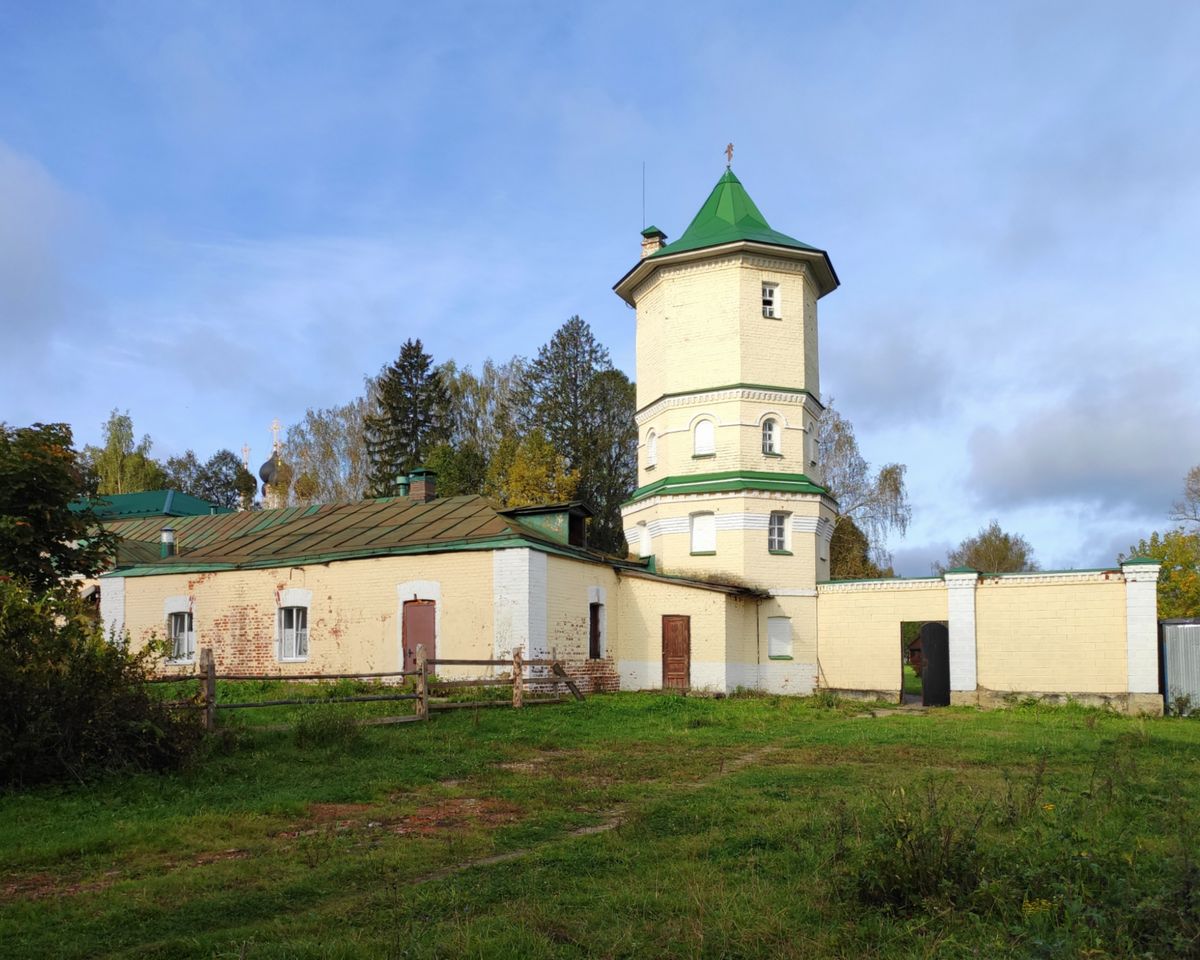 Троицкий Александро-Невский монастырь, Акатово (Клинский городской округ, Московская область). фасады,  Северо-восточная башня ограды
