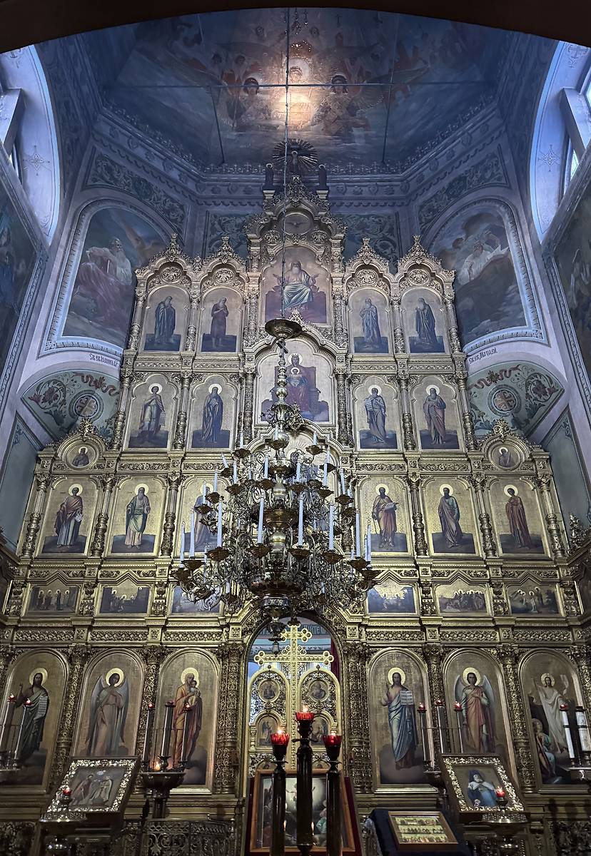 Главный иконостас, интерьер и убранство. Церковь Воскресения Словущего на Николо-Железновском погосте, Шипулино (Клинский городской округ, Московская область)