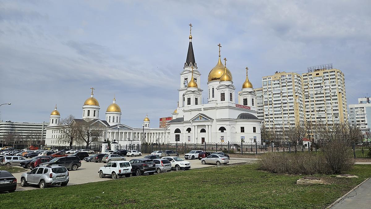 общий вид в ландшафте. Собор Кирилла и Мефодия на Барбошиной поляне, Самара (Самара, город, Самарская область)