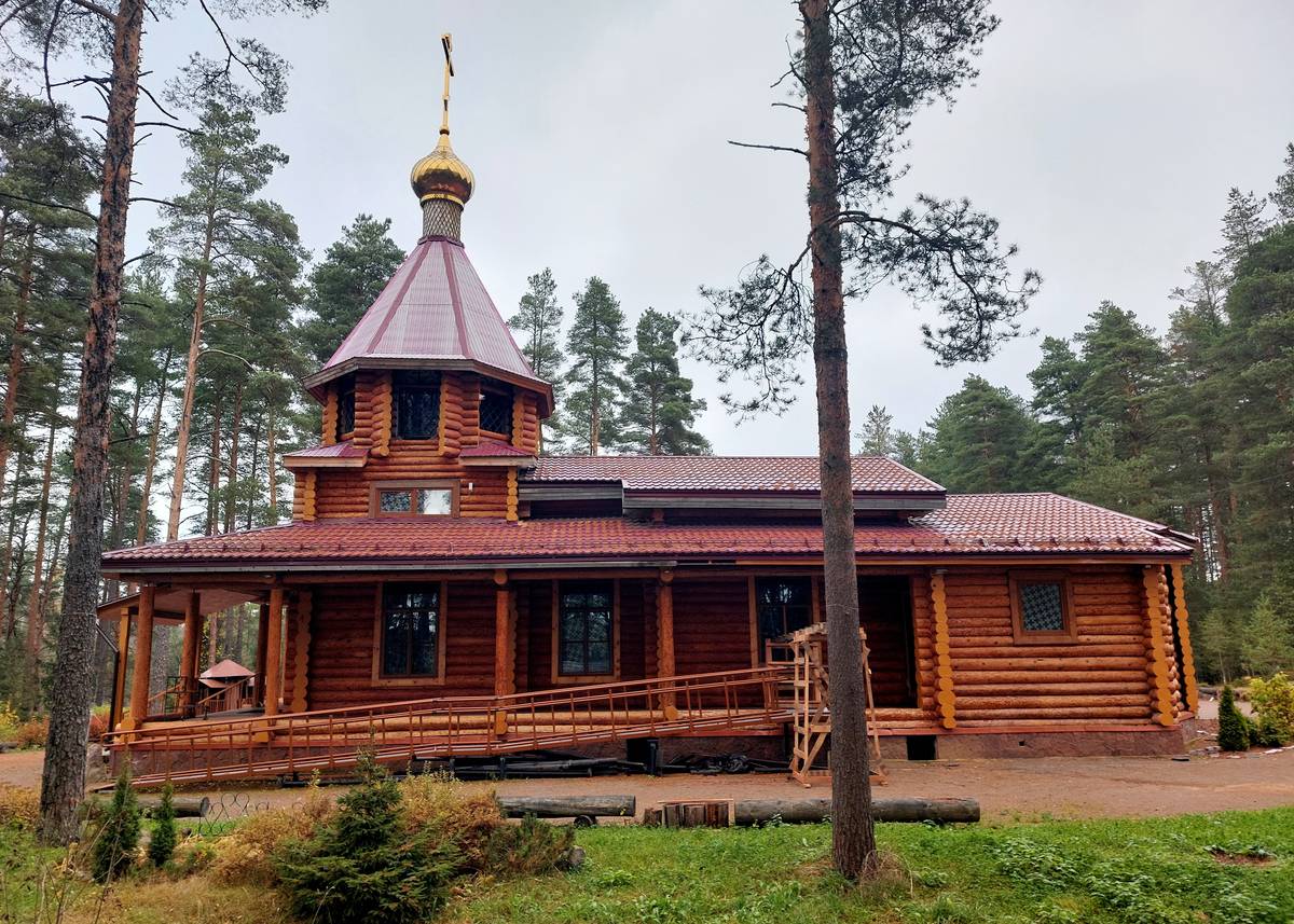 Церковь Царственных страстотерпцев, Раздолье (Приозерский район, Ленинградская область). фасады
