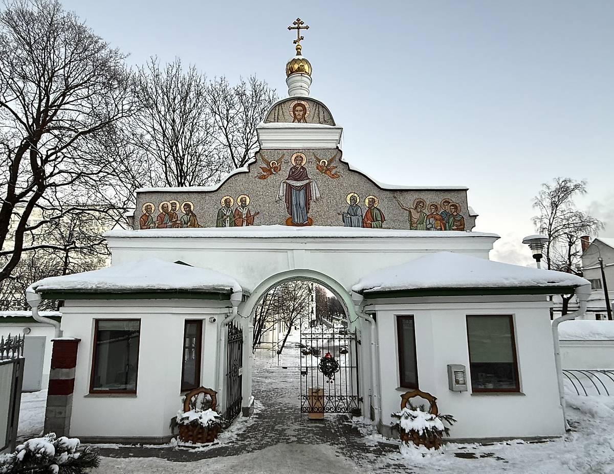 Сторожевские ворота, вид с запада, дополнительная информация. Церковь Марии Магдалины, Минск (Минск, город, Беларусь, Минская область)