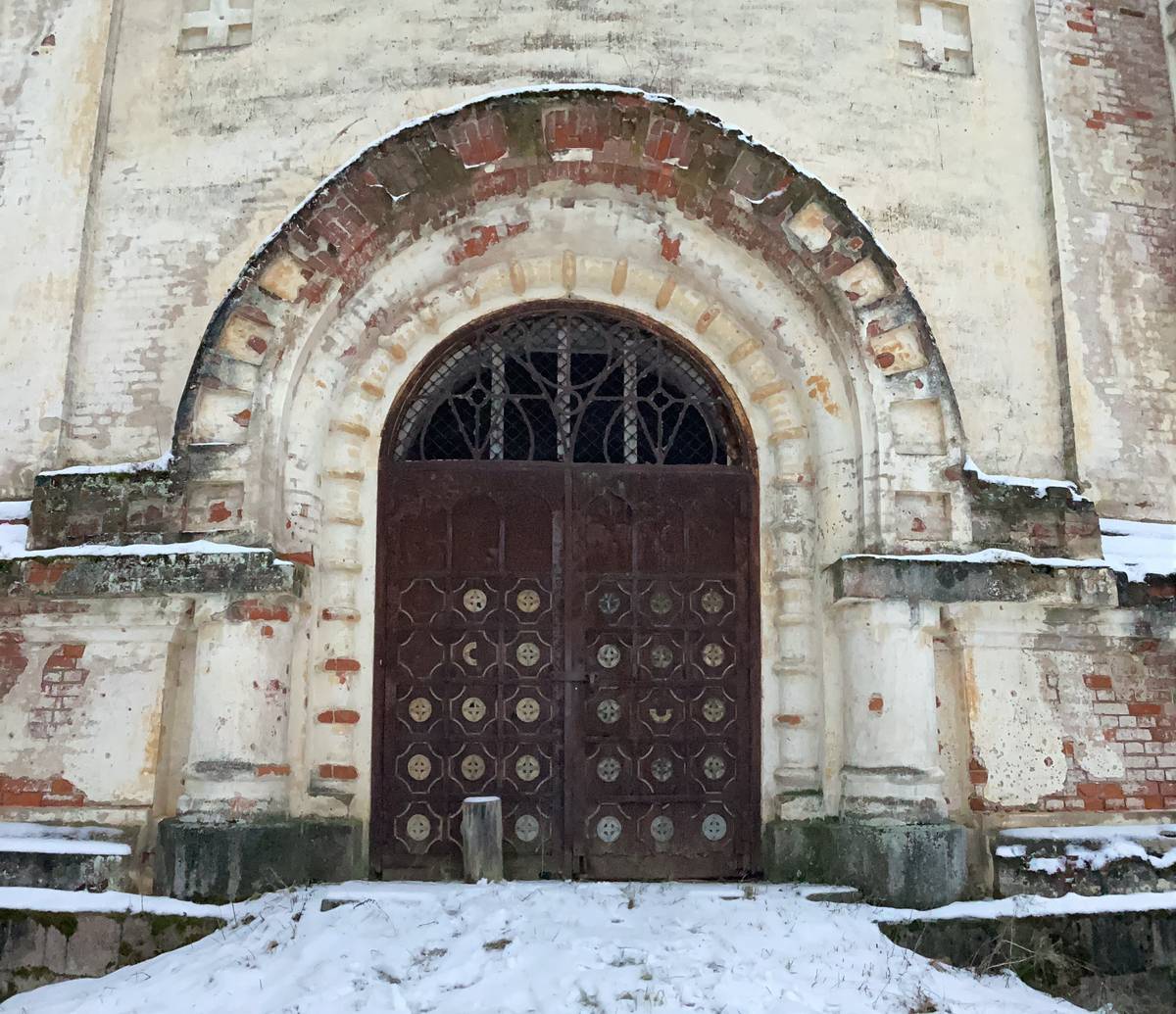 Портал, архитектурные детали. Воронцовский Благовещенский монастырь. Собор Благовещения Пресвятой Богородицы, Воронцово (Торопецкий район, Тверская область)