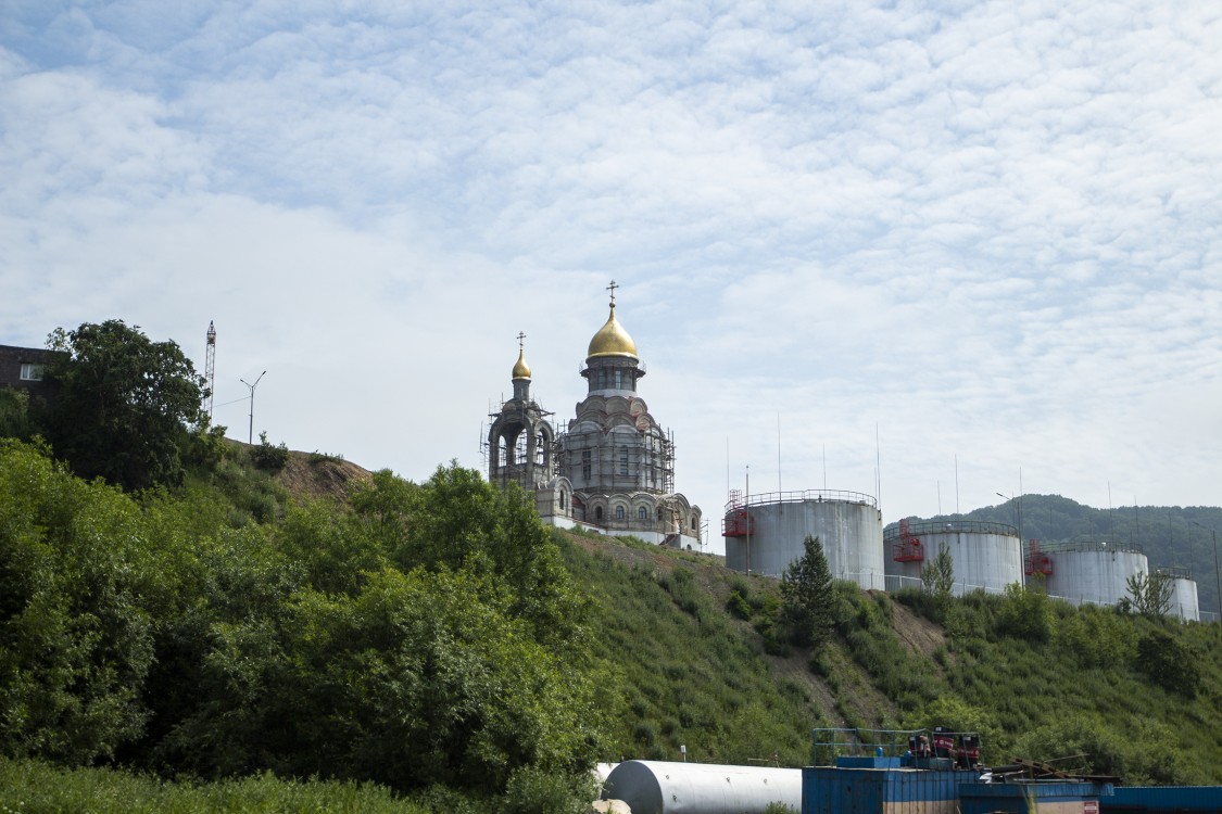 Петропавловск-Камчатский. Свято-Пантелеимонов мужской монастырь. общий вид в ландшафте