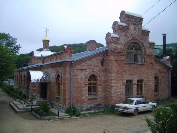 Владивостокский Серафимовский монастырь. Церковь Серафима Саровского, Русский (Владивосток, город, Приморский край). фасады