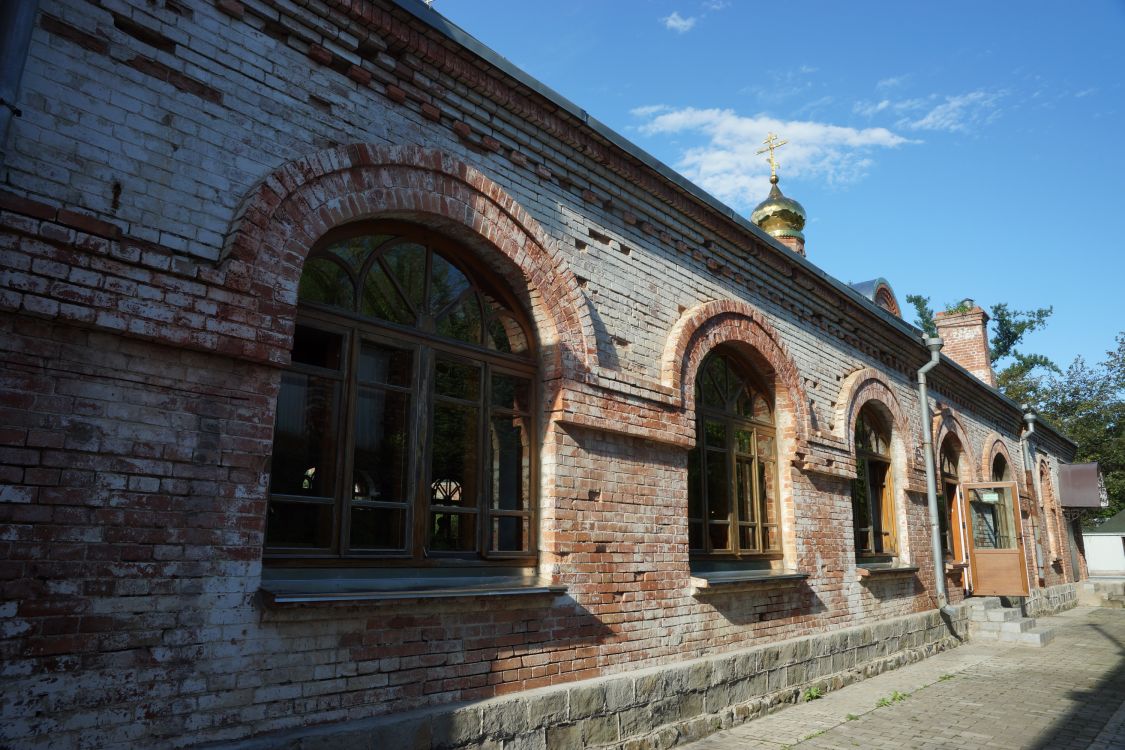 Владивостокский Серафимовский монастырь. Церковь Серафима Саровского, Русский (Владивосток, город, Приморский край). фасады, Северный фасад храма