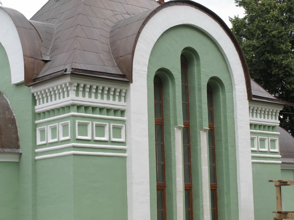 Церковь Троицы Живоначальной, Абрамцево (Дмитровский городской округ, Московская область). архитектурные детали, Архитектурный декор южного фасада часовни.