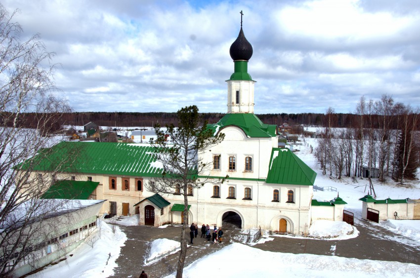 Монастырь. Троицкий Антониево-Сийский мужской монастырь. фасады