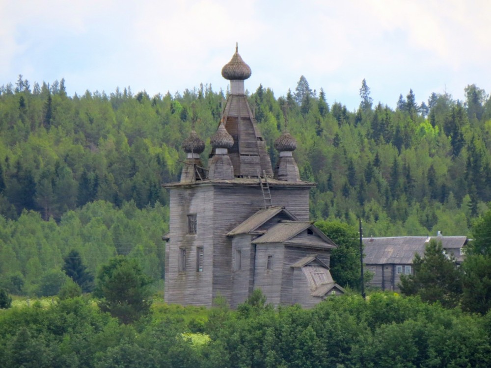 Церковь Воскресения Христова, Погост (Ракула) (Холмогорский район, Архангельская область). фасады, вид с левого берега Сев.Двины