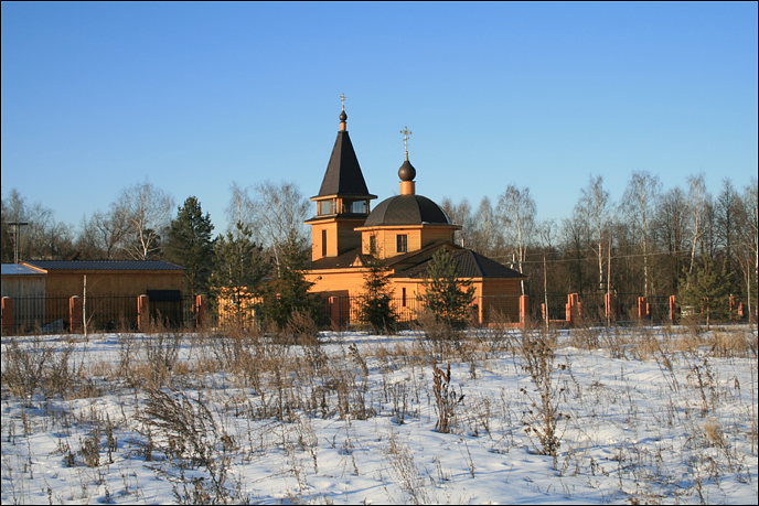 Церковь Феодора Едесского, Уварово (Троицкий административный округ (ТАО), г. Москва). общий вид в ландшафте