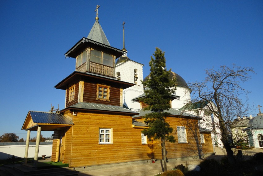 Симанский Спасо-Казанский монастырь. Церковь Иоанна Кронштадтского, Остров (Островский район, Псковская область). фасады