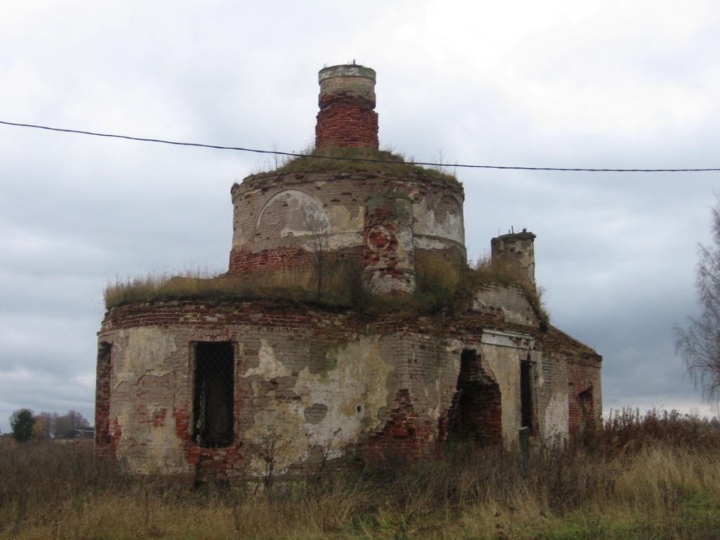Церковь Илии Пророка (старая), Батран (Череповецкий район, Вологодская область). общий вид в ландшафте