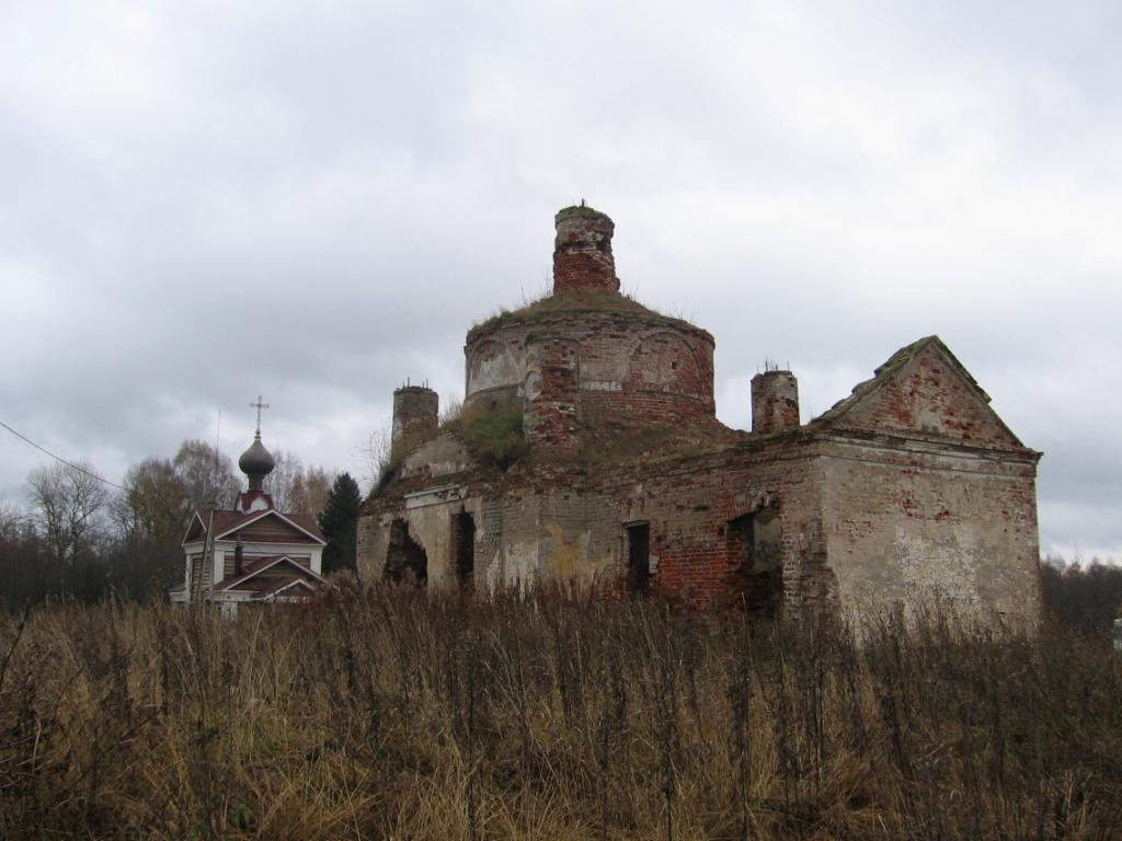 Церковь Илии Пророка (старая), Батран (Череповецкий район, Вологодская область). общий вид в ландшафте