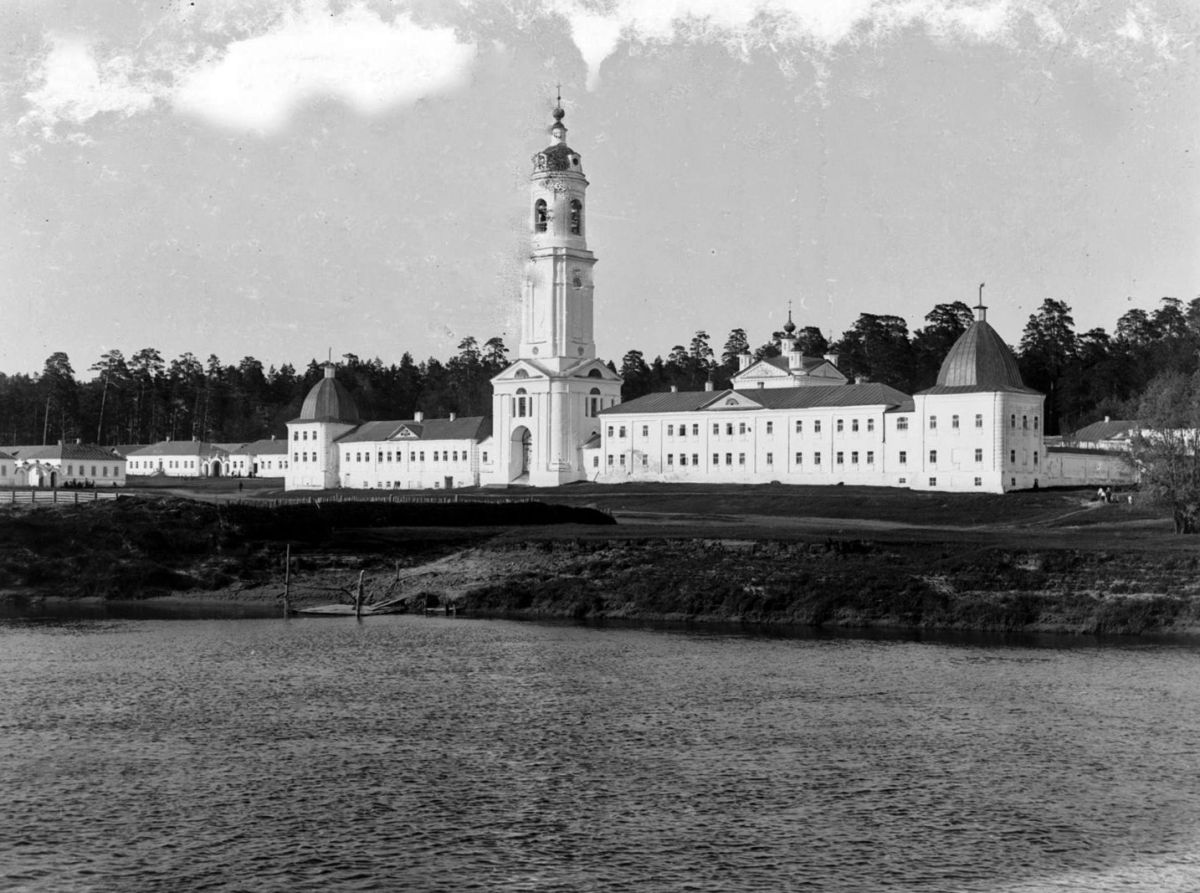 Преображенский. Спасо-Преображенский мужской монастырь. архивная фотография, Вид от озера нач. ХХ века.