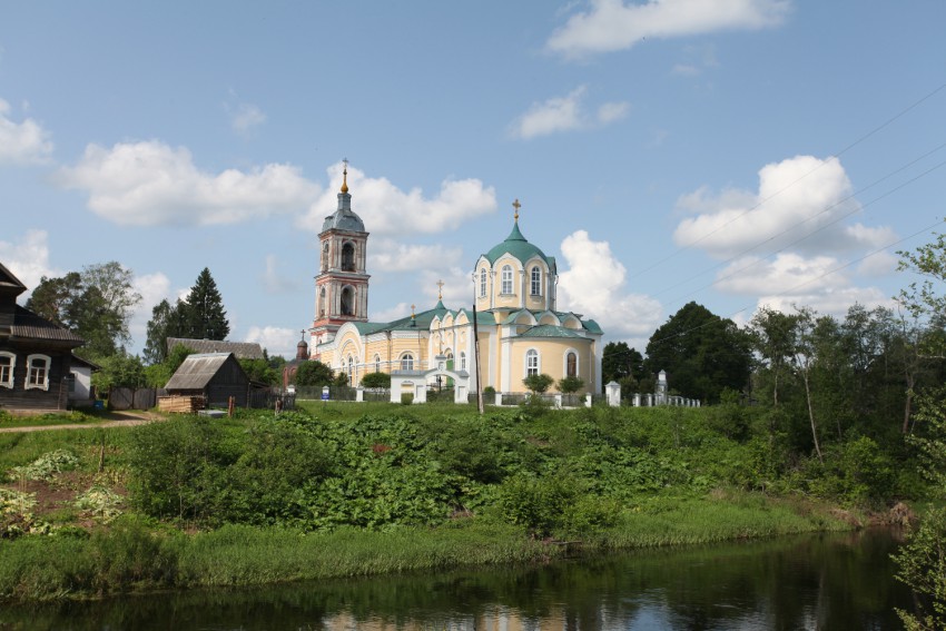 Погост-Голенково. Церковь Николая Чудотворца. общий вид в ландшафте