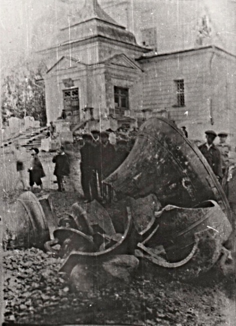 Собор Воскресения Христова, Данилов (Даниловский район, Ярославская область). архивная фотография, Фото 1932 г. Снятие колоколов с колокольни Воскресенского собора. Госкаталог музейного фонда.Историко-краеведческий отдел имени П.К. Шарапова г. Данилов
