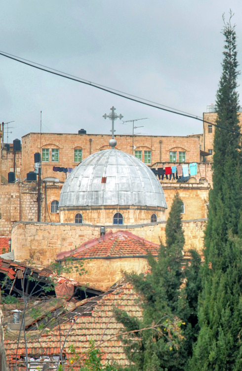 Иерусалим - Старый город. Церковь Усекновения главы Иоанна Предтечи. общий вид в ландшафте