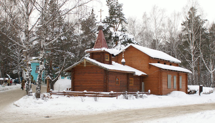 Церковь Рождества Пресвятой Богородицы в посёлке Мыс, Тюмень (Тюмень, город, Тюменская область). общий вид в ландшафте, Вид с Северо-Востока. Часовня больше напоминает небольшую церковь.