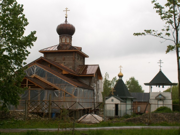 Церковь Покрова Пресвятой Богородицы, Лесное (Санкт-Петербург, Пушкинский район, г. Санкт-Петербург). общий вид в ландшафте