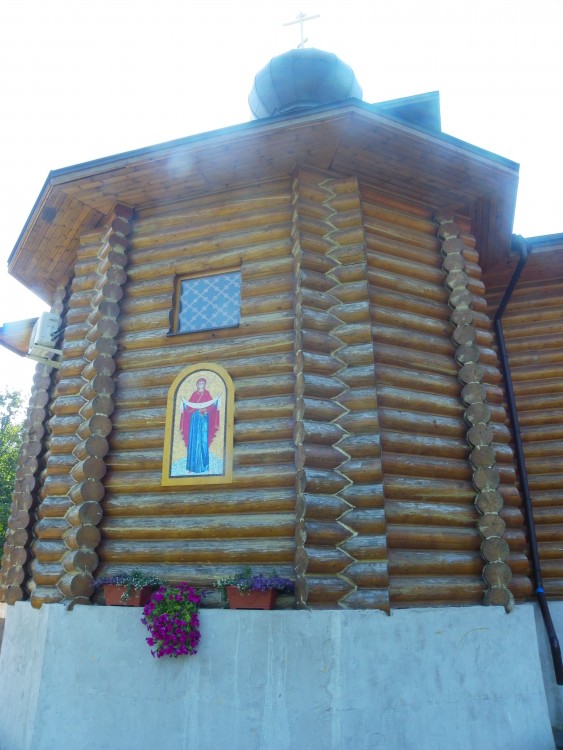 Лесное. Церковь Покрова Пресвятой Богородицы. фасады, Алтарный прируб с образом Покррова