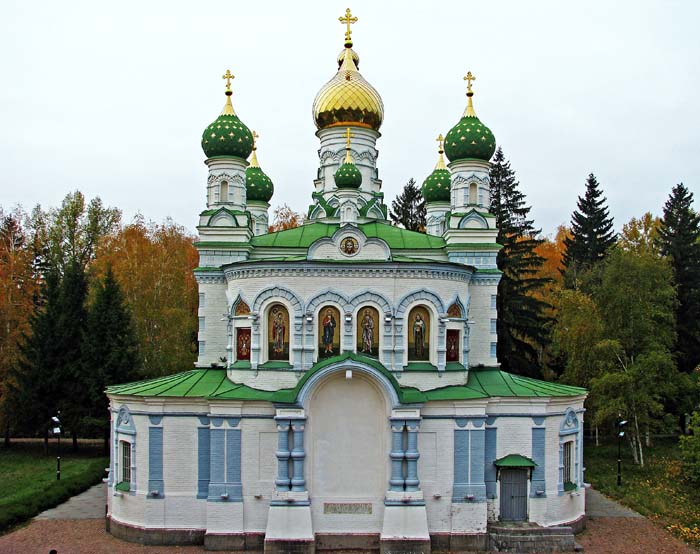 Церковь Сампсона Странноприимца, Полтава (Полтавский район, Украина, Полтавская область). фасады, Вид на храм с Шведской могилы,-с вершины холма,под которым покоятся погибшие в Полтавской битве российские воины.
