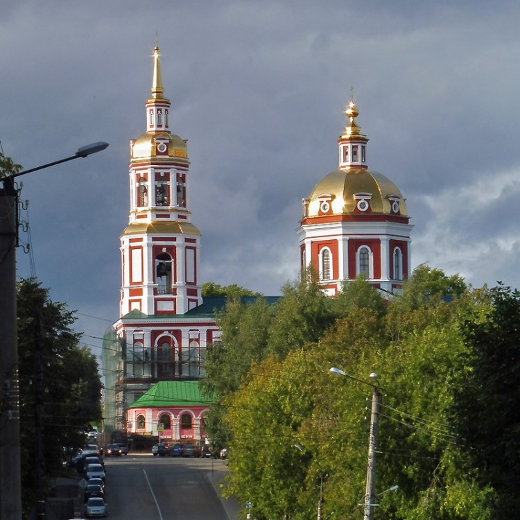 Вятка (Киров). Собор Спаса Нерукотворного Образа. общий вид в ландшафте, Перспектива по Казанской улице.