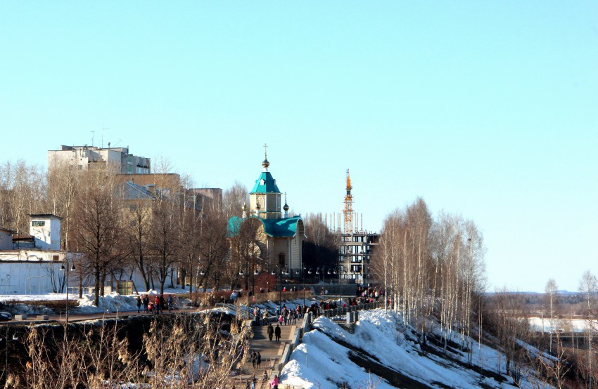 Церковь Феодоровской иконы Божией Матери (деревянная), Вятка (Киров) (Вятка (Киров), город, Кировская область). общий вид в ландшафте