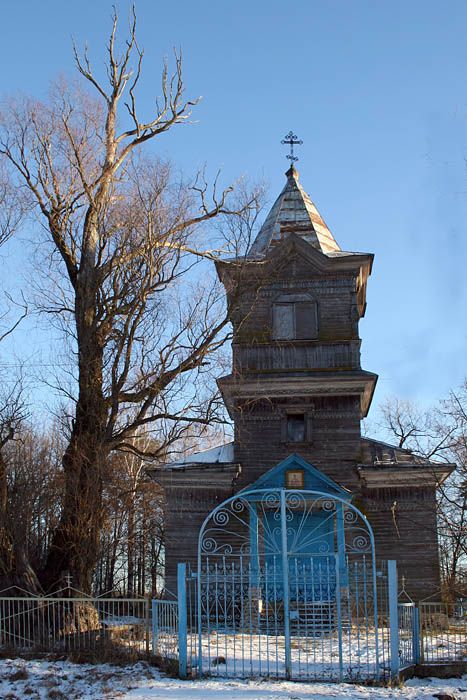 Церковь Феодора Стратилата, Верёхново (Волотовский район, Новгородская область). фасады, Вид на западный фасад с дороги