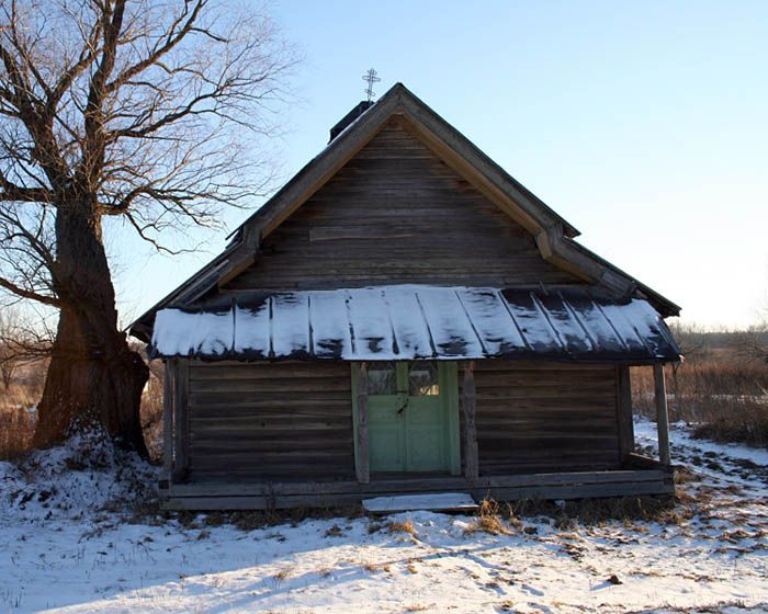 Остров. Неизвестная часовня. фасады, Главный фасад (северный). Вид со стороны деревни 