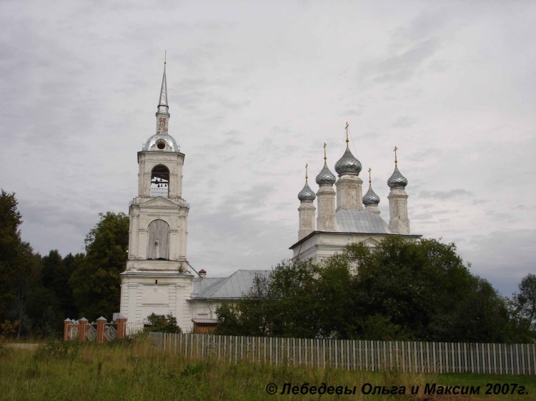 Поздеевское. Церковь Рождества Пресвятой Богородицы. общий вид в ландшафте