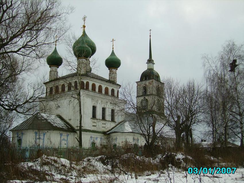 Новое. Церковь Троицы Живоначальной. общий вид в ландшафте