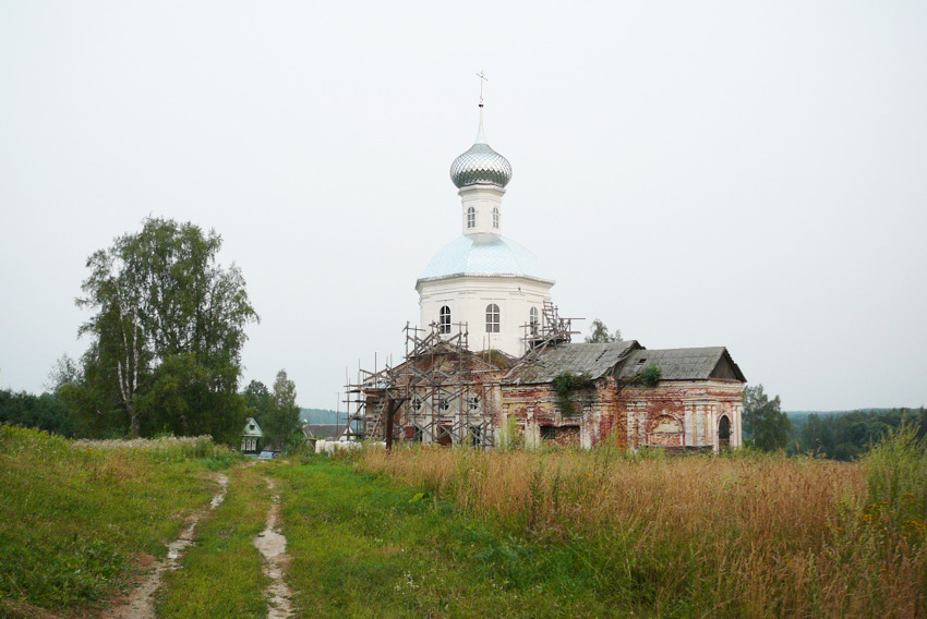 Мелечкино. Церковь Михаила Архангела. общий вид в ландшафте