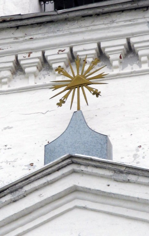 Кстинино. Церковь Троицы Живоначальной. архитектурные детали, Навершие фронтона 2 яруса колокольни