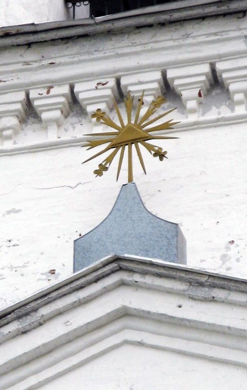 Церковь Троицы Живоначальной, Кстинино (Кирово-Чепецкий район, Кировская область). архитектурные детали, Навершие фронтона 2 яруса колокольни