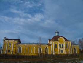 Дуван. Церковь Петра и Павла