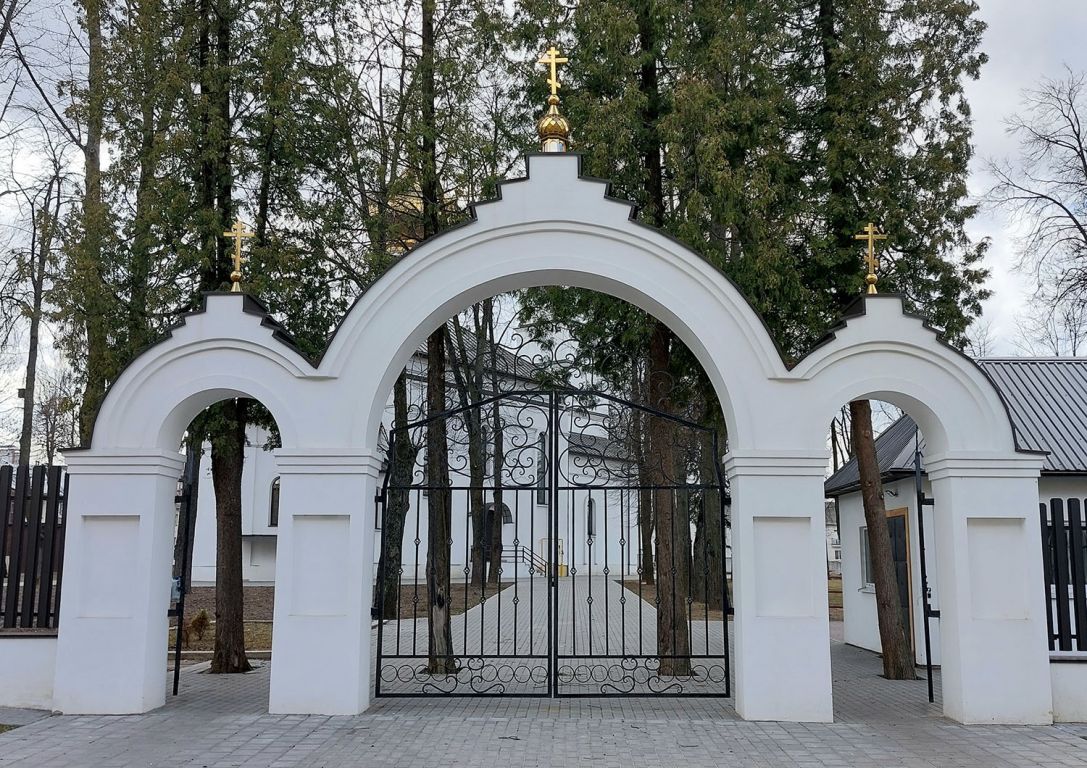 Церковь Рождества Иоанна Предтечи, Минск (Минск, город, Беларусь, Минская область). дополнительная информация, Ворота