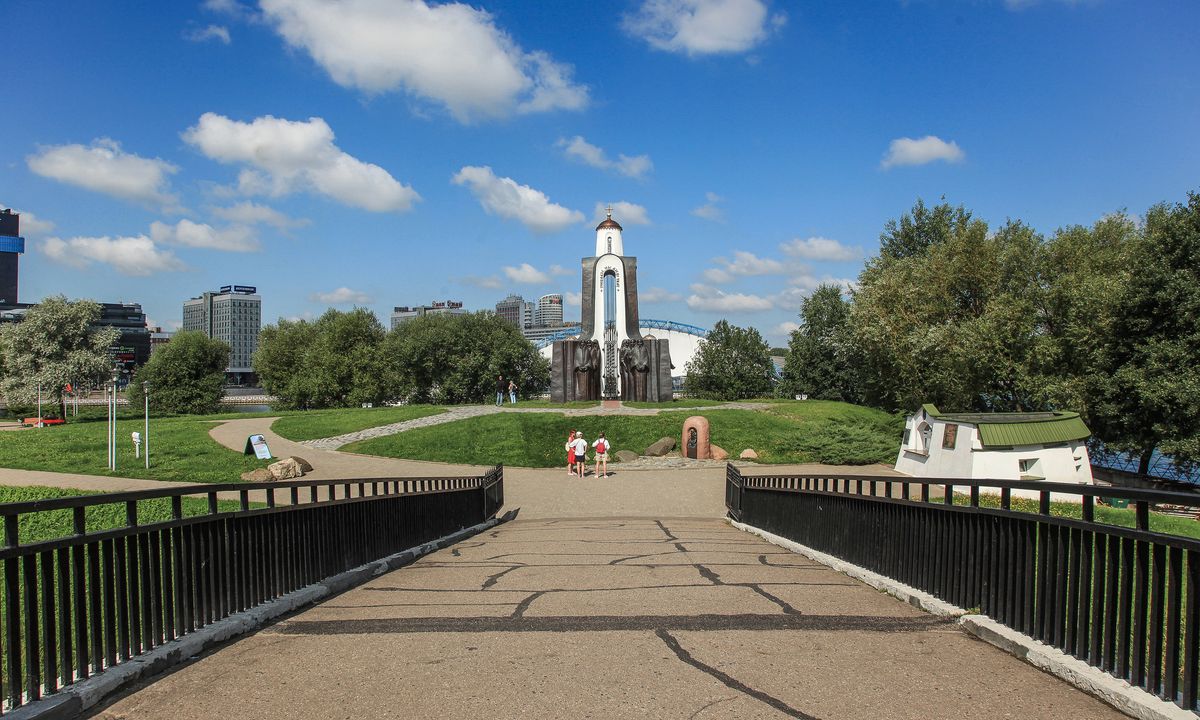 общий вид в ландшафте. Часовня в память воинов-интернационалистов, Минск (Минск, город, Беларусь, Минская область)
