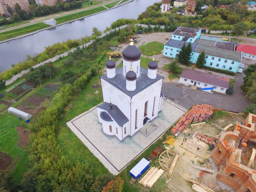 Орёл. Успенский мужской монастырь. Собор Казанской иконы Божией Матери. общий вид в ландшафте, Вид с северо-востока, фото с квадрокоптера.