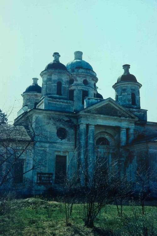 Церковь Николая Чудотворца, Емельяново (Старицкий район, Тверская область). фасады, 1994