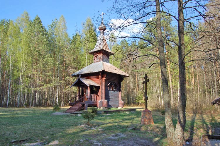 Старое. Часовня Казанской иконы Божией Матери. общий вид в ландшафте