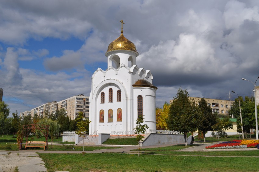 Орёл. Церковь Александра Невского в память защитников Орла в 1941 году. общий вид в ландшафте