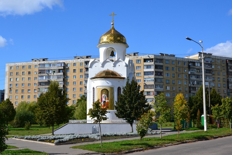 Орёл. Церковь Александра Невского в память защитников Орла в 1941 году. общий вид в ландшафте